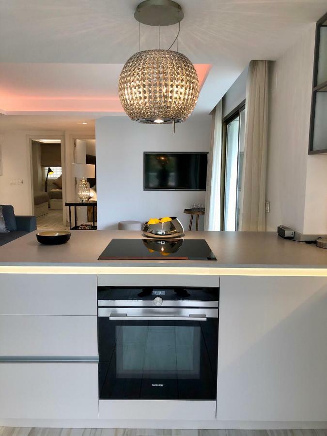 Luxury Apartment In La Isla, Walking Distance To Puerto Banus Marbella Eksteriør bilde