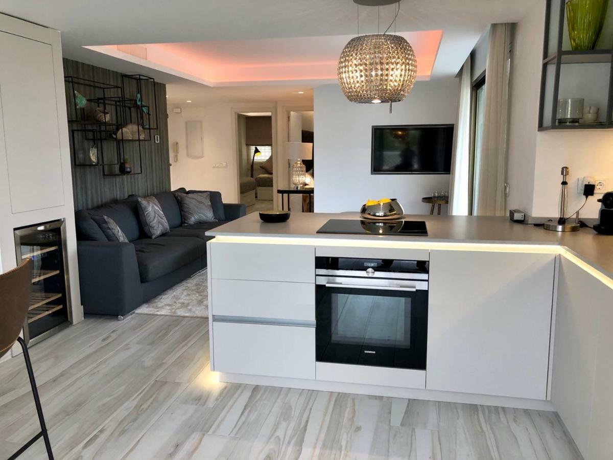 Luxury Apartment In La Isla, Walking Distance To Puerto Banus Marbella Eksteriør bilde